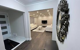 3-Bedroom Apartment In Toronto